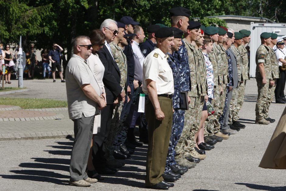 Klaipėdos Dragūnų batalione – vadų pasikeitimas ir šauktinių išlydėtuvės