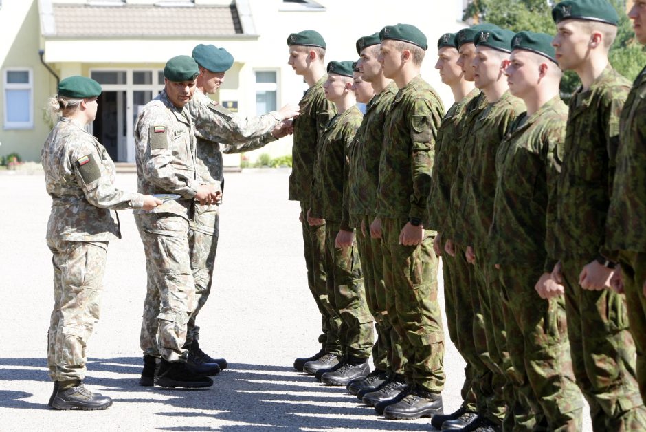 Klaipėdos Dragūnų batalione – vadų pasikeitimas ir šauktinių išlydėtuvės