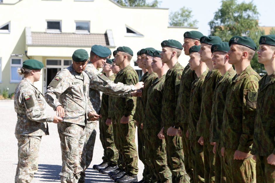 Klaipėdos Dragūnų batalione – vadų pasikeitimas ir šauktinių išlydėtuvės