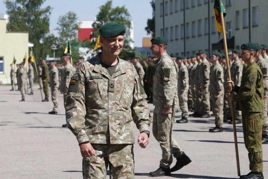 Klaipėdos Dragūnų batalione – vadų pasikeitimas ir šauktinių išlydėtuvės