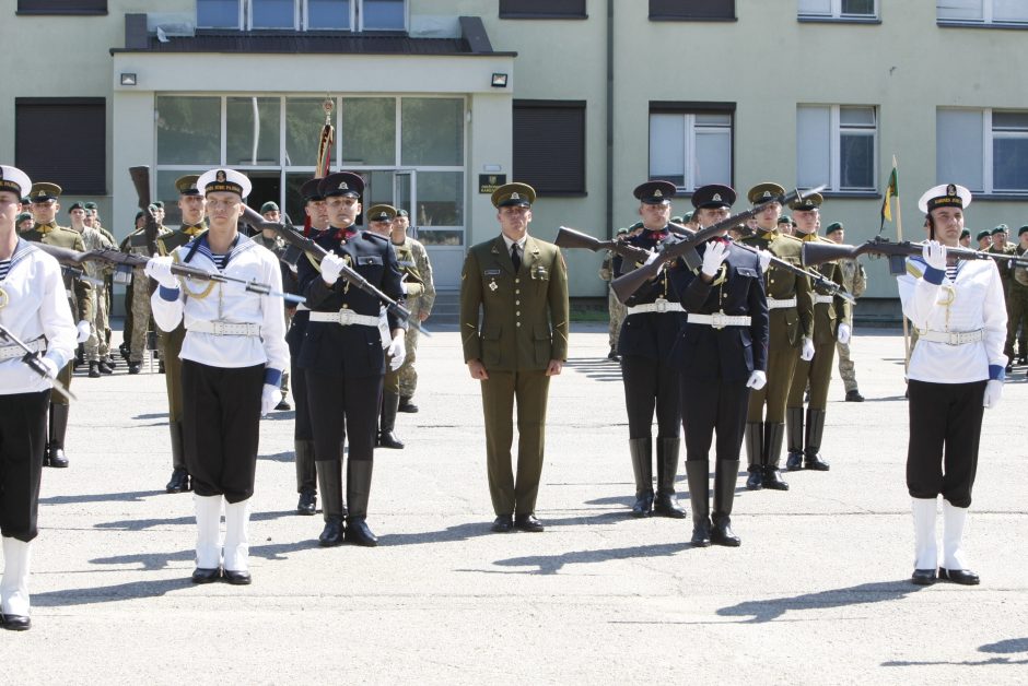 Klaipėdos Dragūnų batalione – vadų pasikeitimas ir šauktinių išlydėtuvės