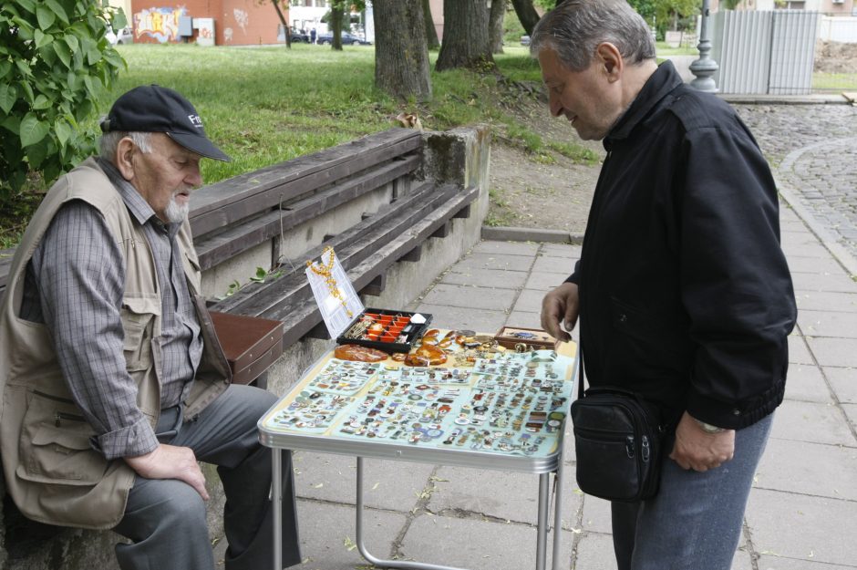 Senamiestyje ir vėl šurmuliavo blusų turgus