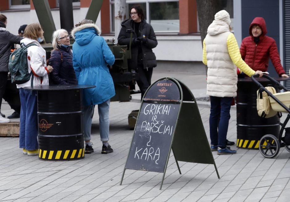 Kovojant prieš Rusiją  – vertingi visi ginklai: kauniečiai kviečiami „išleisti grikius į karą“