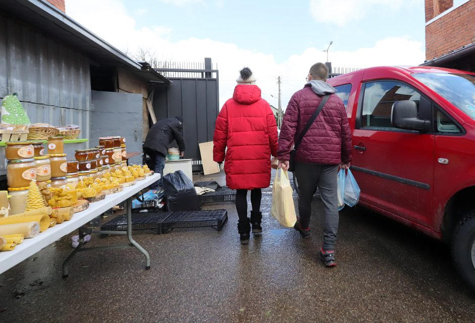 Koronavirusas Kaune: eilės maisto prekių parduotuvėse ir nusivylę jaunieji