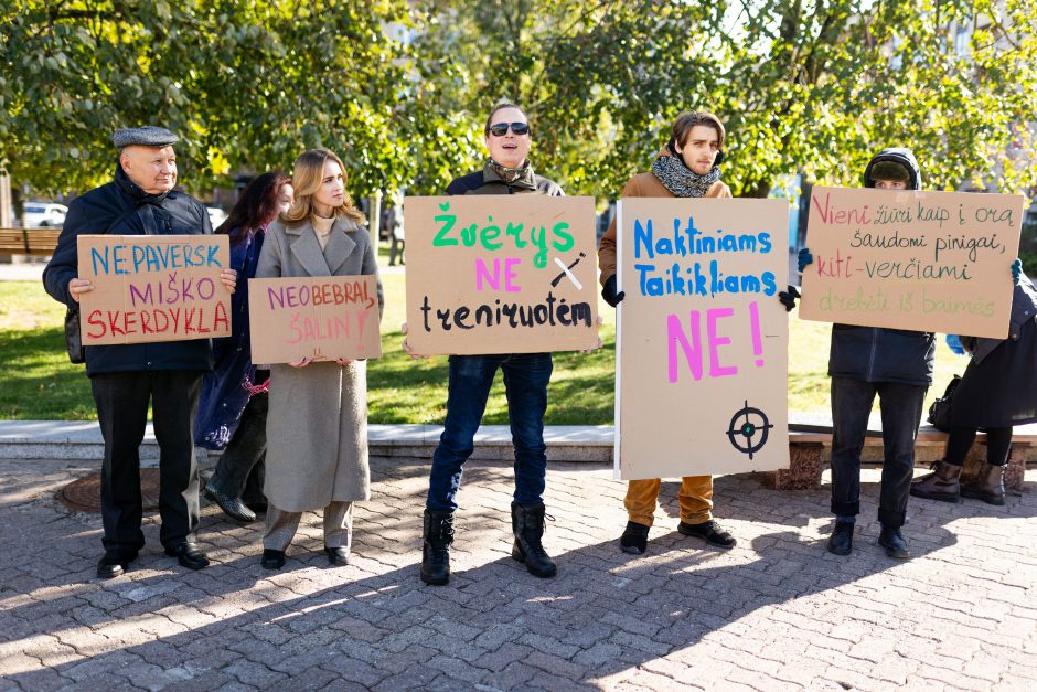 Parlamentarai neįteisino naktinių taikiklių šernams medžioti, bet galutinis priėmimas įstrigo