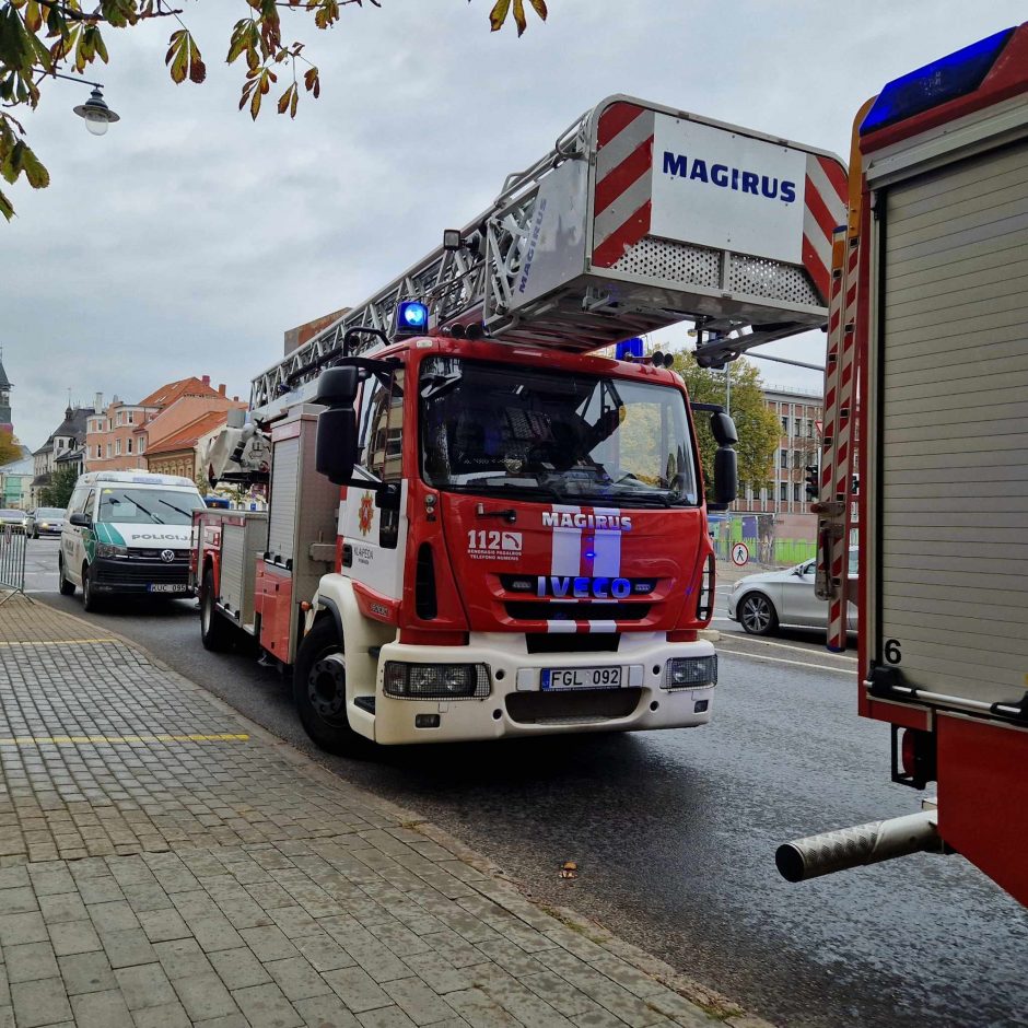 Į Klaipėdos centrą skubėjo ugniagesiai ir policininkai