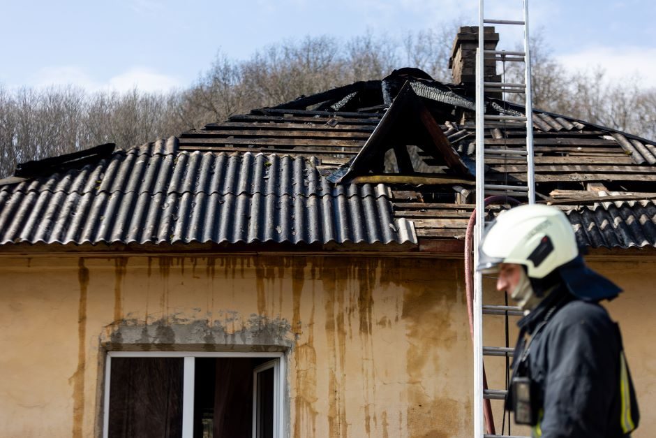 Tragiškas gaisras Širvintų rajone: bute rasti sudegę motinos ir sūnaus kūnai