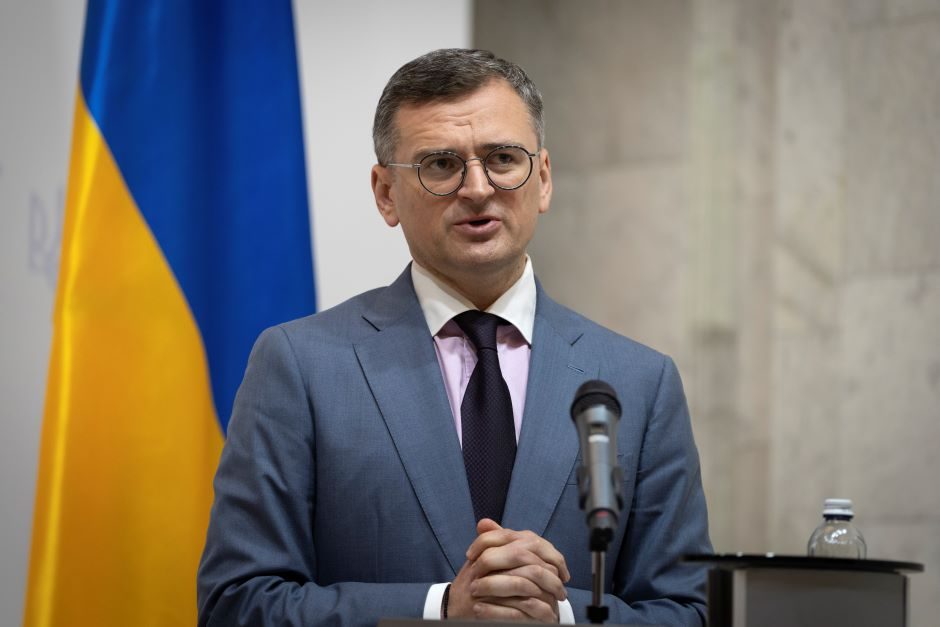 D. Kuleba: sąjungininkai gali numušti Rusijos raketas virš Ukrainos