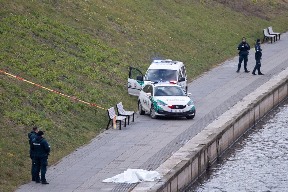 Neryje ugniagesiai rado nuskendusį žmogų: įtariama, kad tai – dingęs paauglys