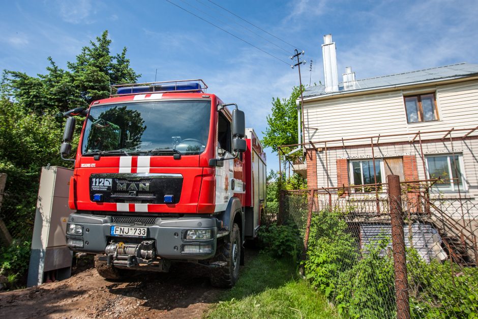 Petrašiūnų gyventojai skundžiasi: per potvynį net stalai išplaukia