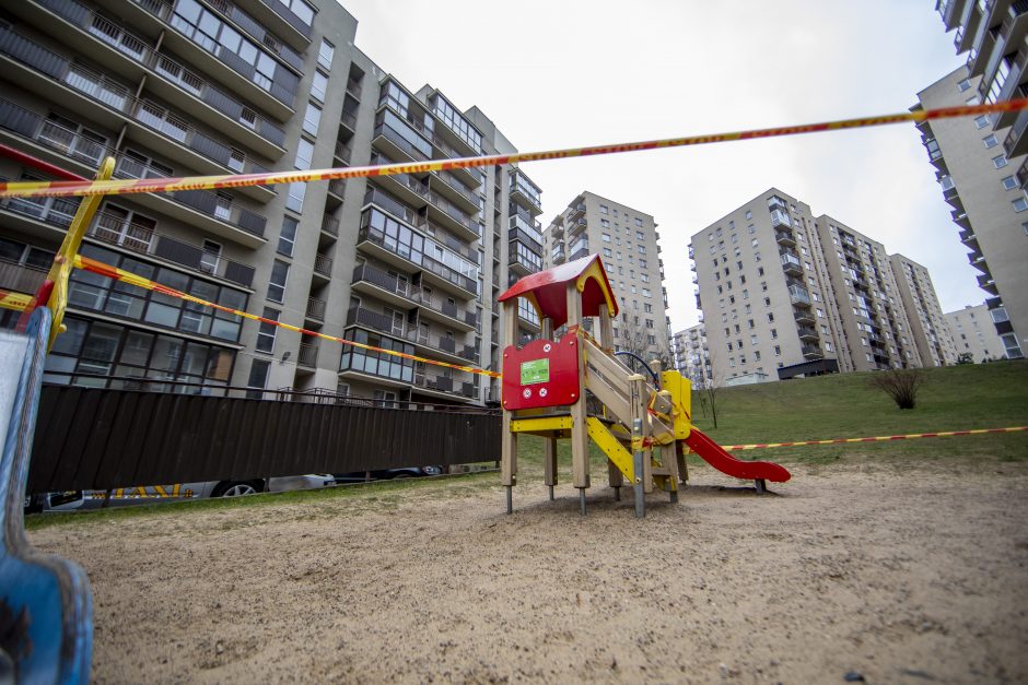 Vaikų žaidimų aikštelėje rastas negyvas vyras