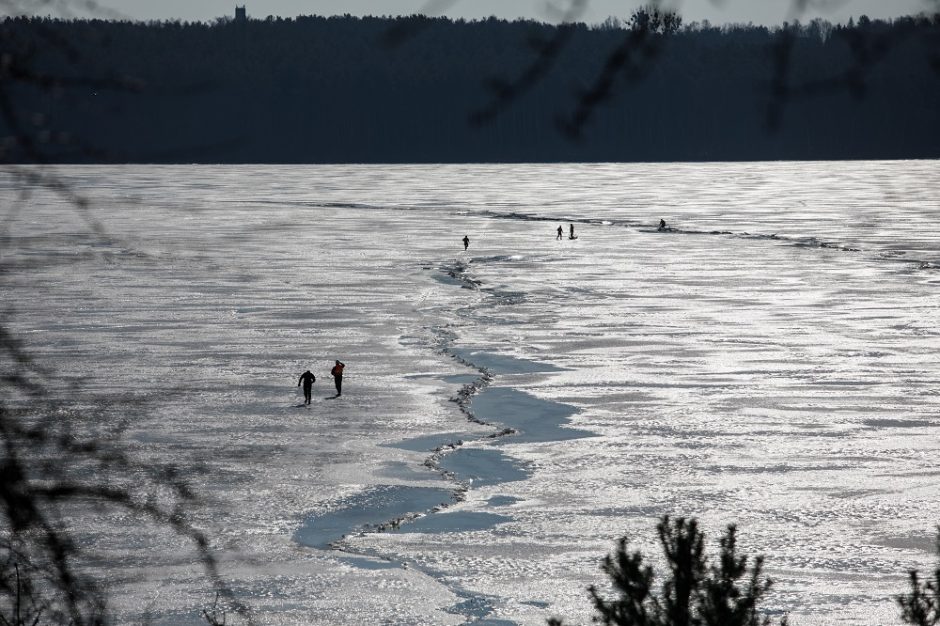 Naras apie pirmąjį ledą: suaugę žmonės visą laiką drąsiausi ir patys bando