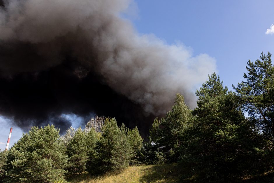 Varėnos rajone sudegė žaliojo kuro už 20 tūkst. eurų: įtariamas padegimas