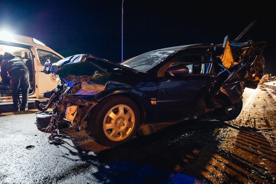 Padangų keitimas: žiema neskuba, vairuotojai – taip pat