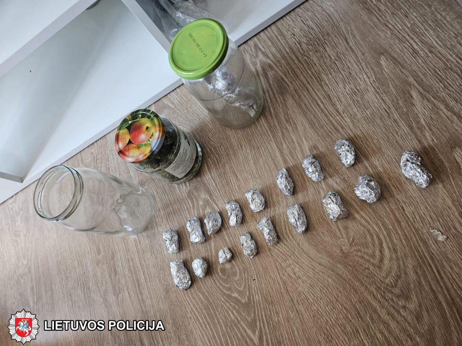 Policija sulaikė narkotikų preikeivį Marijampolėje: rasta nuo kanapių iki MDMA