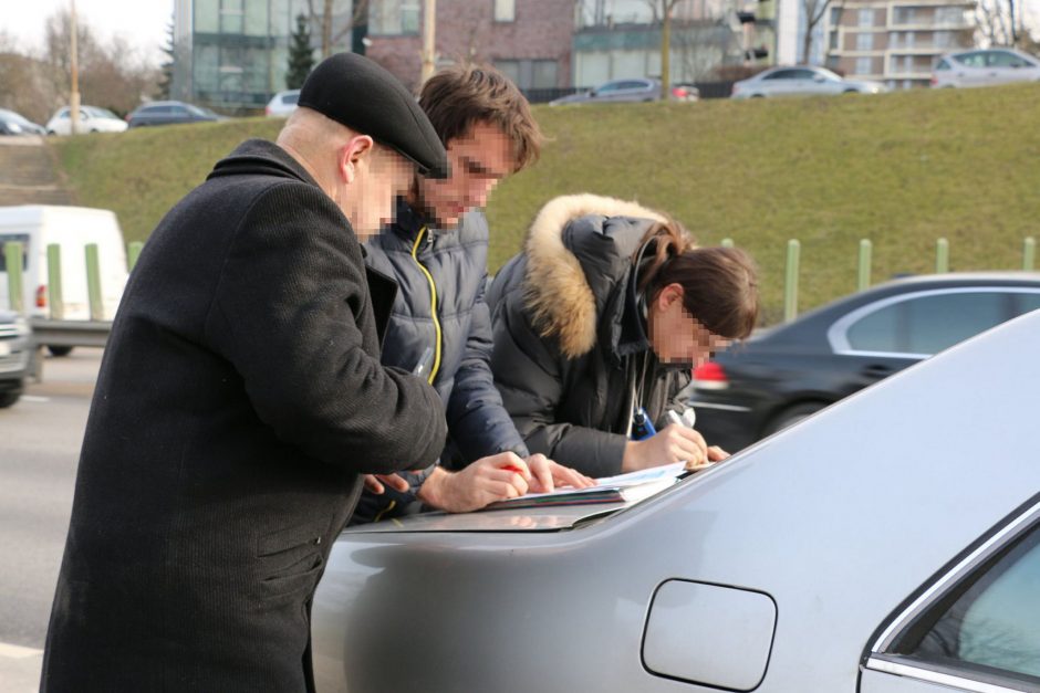 Patekote į masinę avariją: kada būtina kviesti policiją?