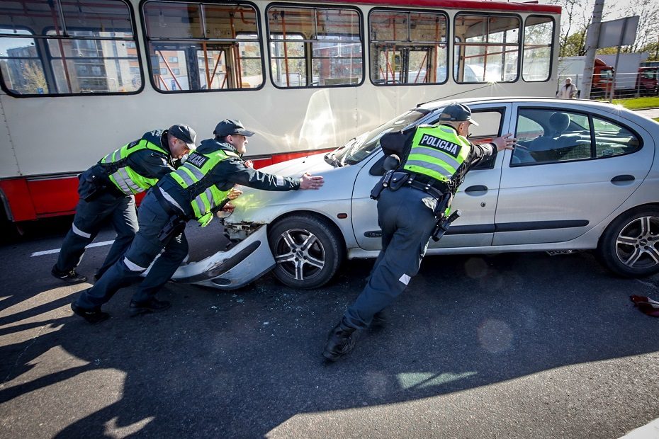 Neatidumo kaina: avarijos kaltininką gali lemti ir parašas