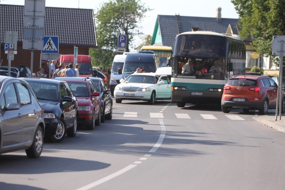 Eismas draudžiamas: rūpinimasis vietiniais ar antausis turistams?