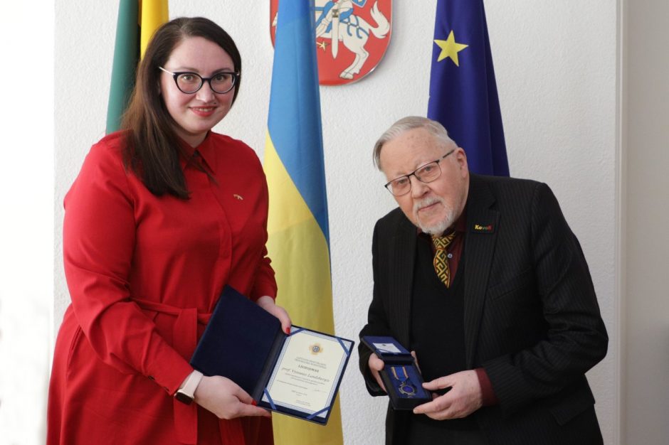 V. Landsbergiui įteiktas apdovanojimas „Už nuopelnus teisingumui“