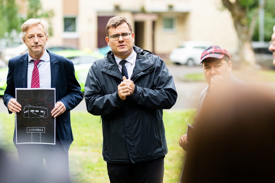 Prie Rusijos ambasados keliolika žmonių piketavo primindami Rusijos karo nusikaltimus