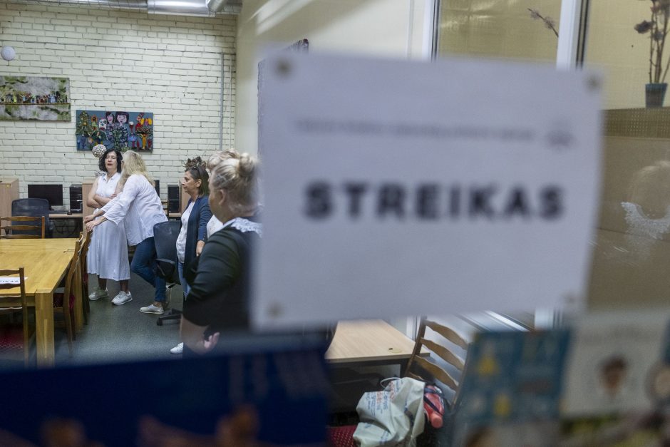 Streikuojančios „Rasos“ gimnazijos direktorius: reikalavimai – neadekvatūs