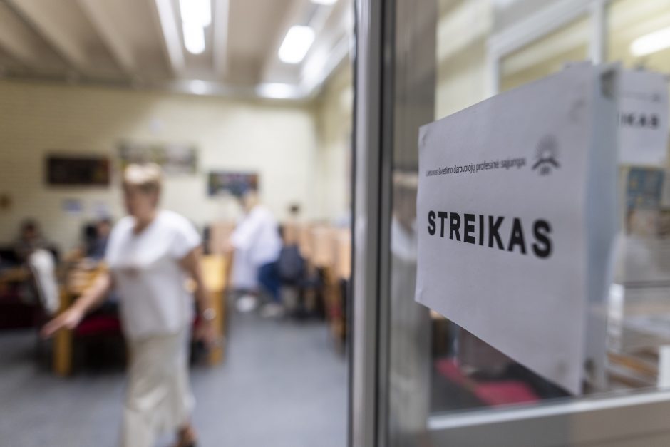 Streikuojančios „Rasos“ gimnazijos direktorius: reikalavimai – neadekvatūs