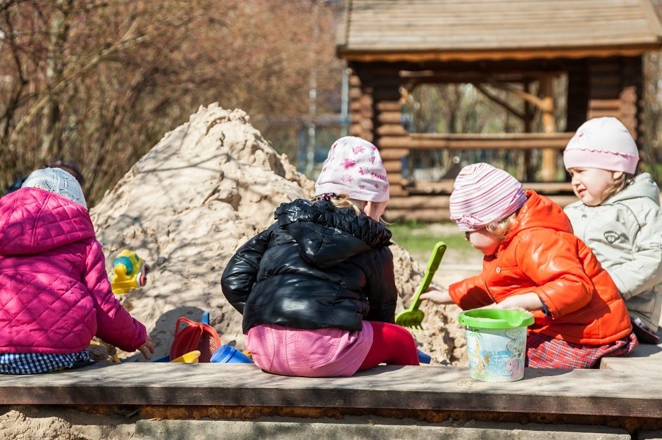 Nuo mokslo metų pradžios Vilniaus darželiuose atsisakoma priverstinio pietų miego