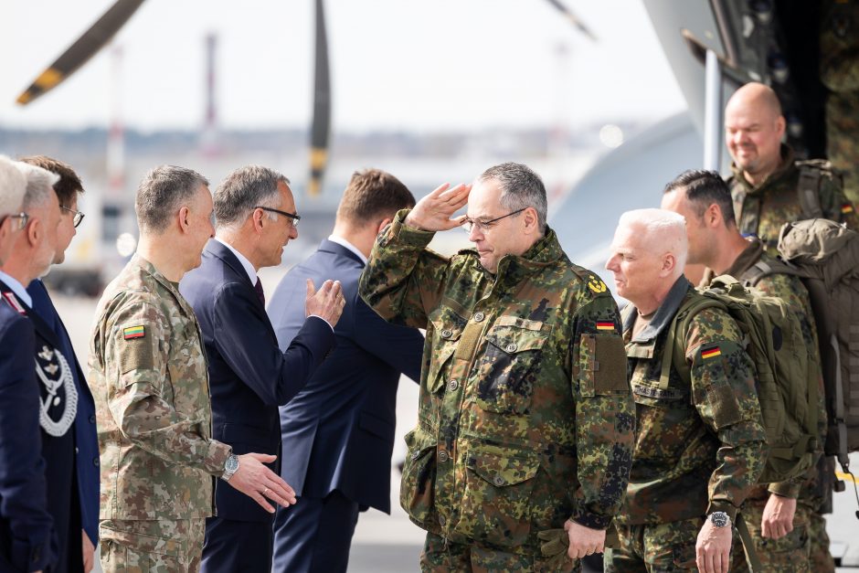 Berlynui pradedant dislokuoti brigadą, Lietuva pasirengusi priimti trečdalio karių šeimas 