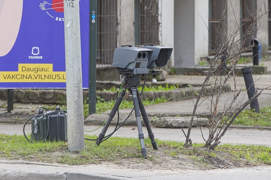 Vyriausybė pasisako prieš siūlymus keliuose sumažinti greičio matuoklių