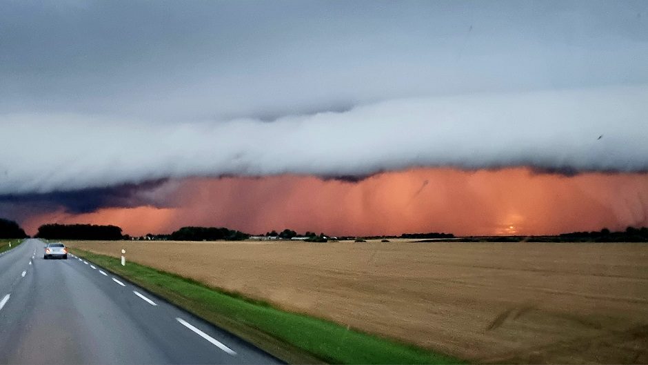 Artimiausiomis dienomis Lietuvoje – lyg tropikuose: lis, kris  kruša, oras kais iki 34 laipsnių 