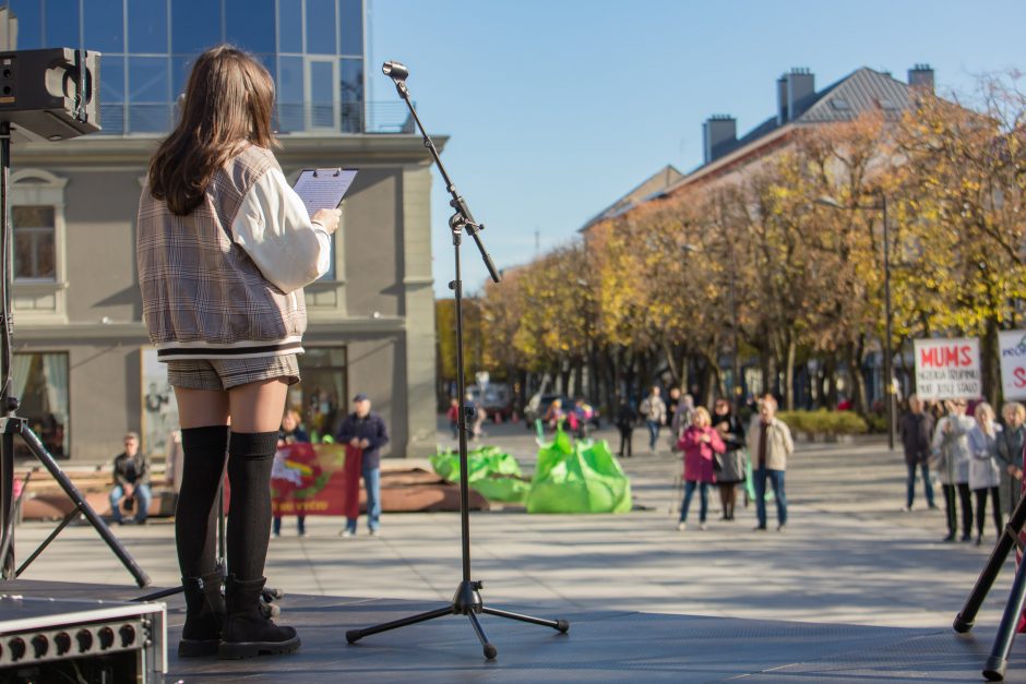 Kaune – reikalavimai mažinti skurdą: „Mums nereikia trupinių nuo jūsų stalo“