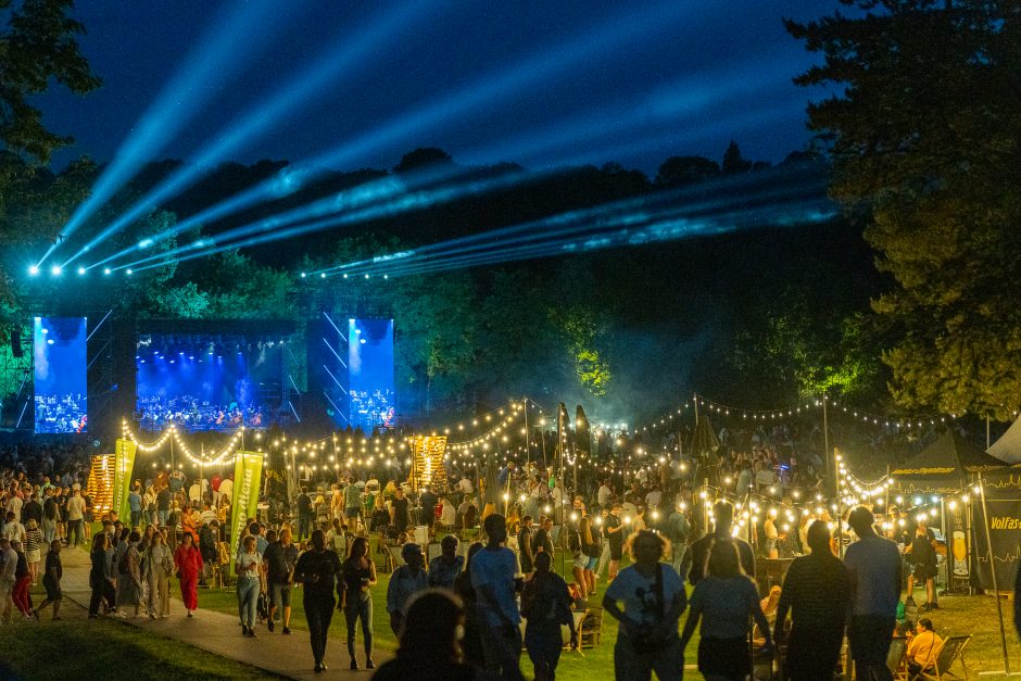 Santakos parke – rinktiniai hitai ir lazerių šou