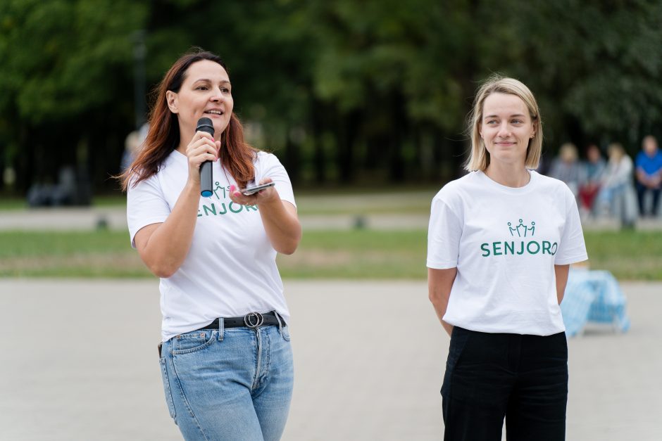 Senjorai palydėjo vasarą: azartiškos šachmatų partijos ir pasivaikščiojimai su bičiuliais