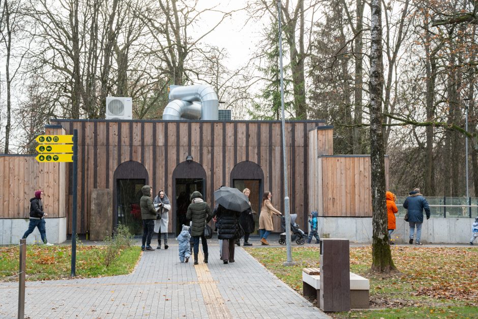 Pirmųjų Zoologijos sodo lankytojų įspūdžiai: gražu, tvarkinga, akį traukia egzotiniai gyvūnai