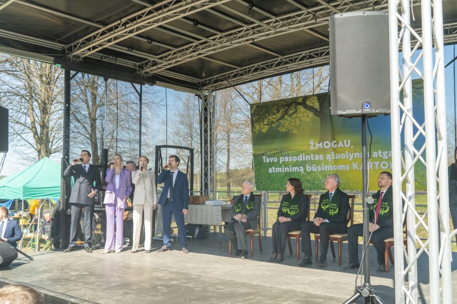 Pasodintas „Ukrainos aukų atminties ąžuolynas“