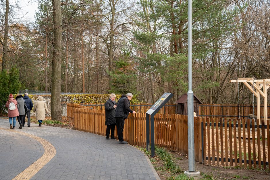 Pirmųjų Zoologijos sodo lankytojų įspūdžiai: gražu, tvarkinga, akį traukia egzotiniai gyvūnai