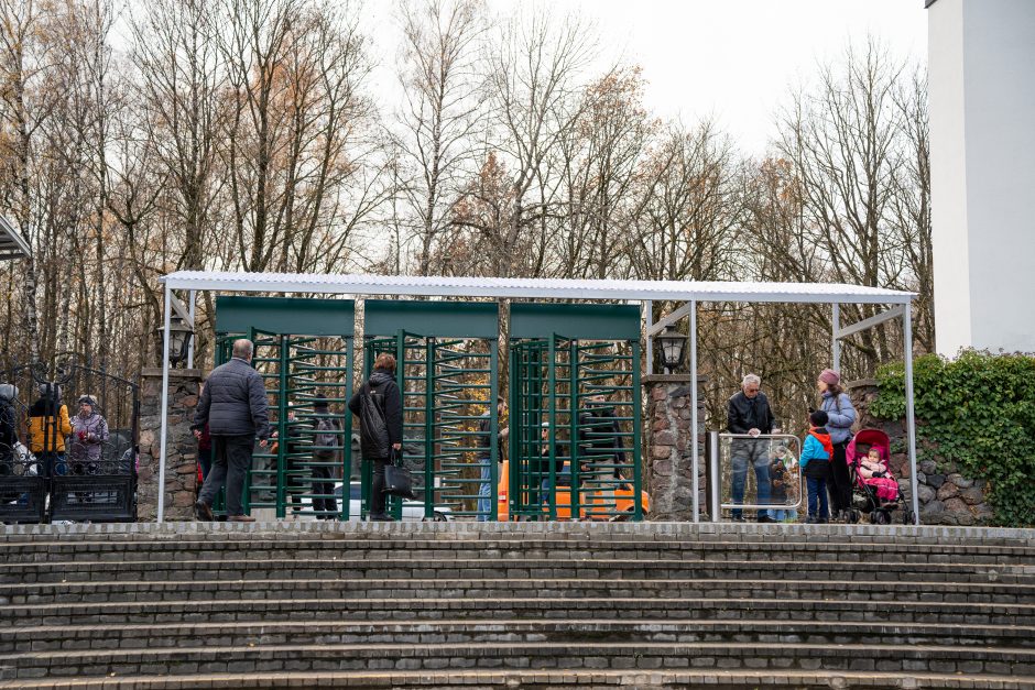 Pirmųjų Zoologijos sodo lankytojų įspūdžiai: gražu, tvarkinga, akį traukia egzotiniai gyvūnai