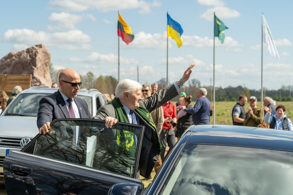 Pasodintas „Ukrainos aukų atminties ąžuolynas“