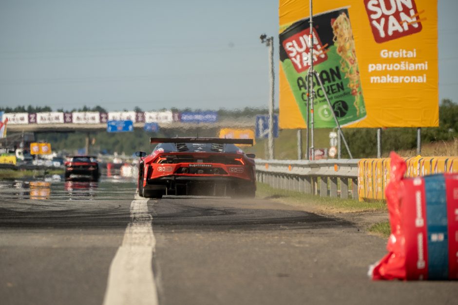 Lieka vos keli ratai iki „Aurum 1006 km lenktynių“ finišo!