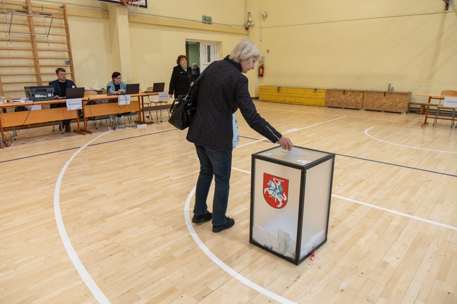 Kauniečiams renkantis prie balsadėžių vienam rinkėjui prireikė medikų