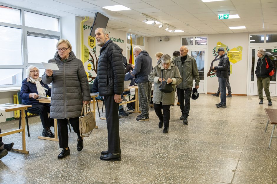 Kauniečiams renkantis prie balsadėžių vienam rinkėjui prireikė medikų