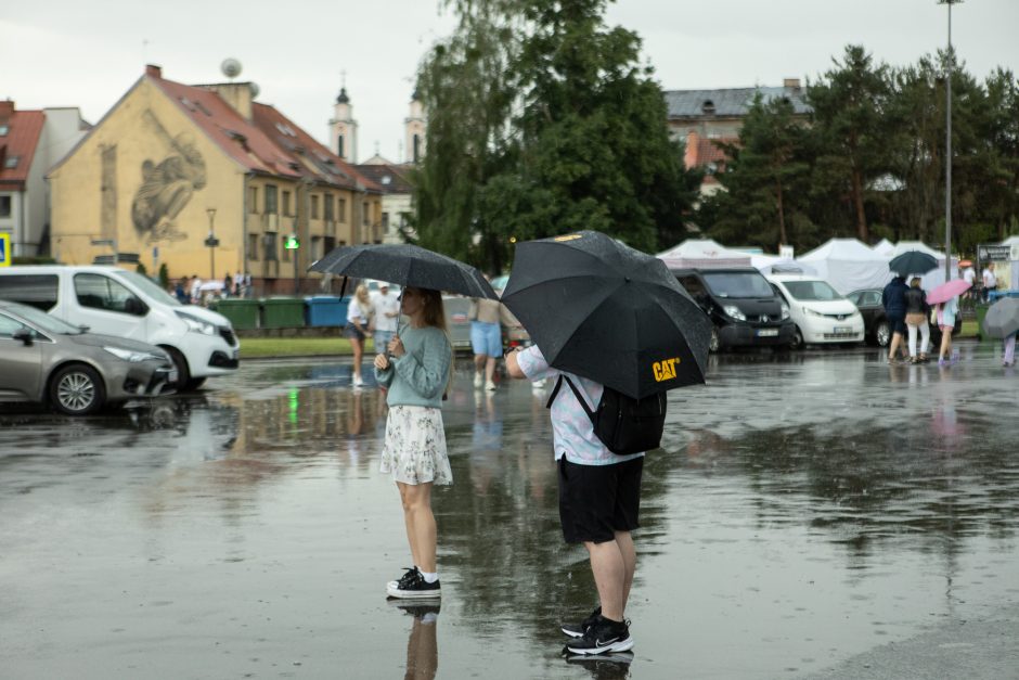 Kauno gimtadienio šventės dalyvius užklupo lietus