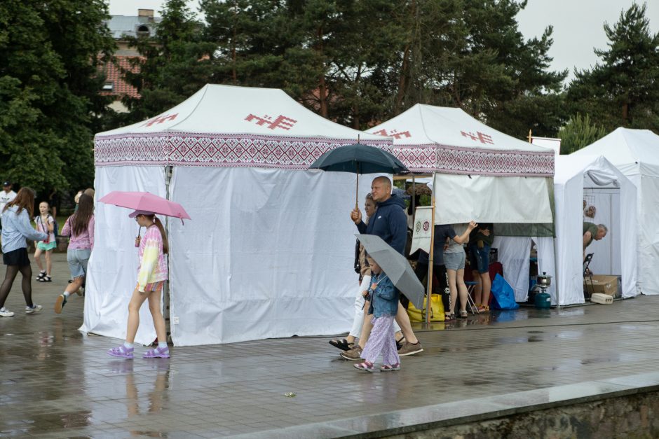 Kauno gimtadienio šventės dalyvius užklupo lietus