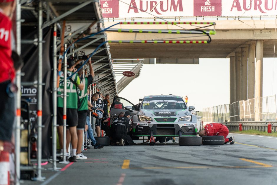 Lieka vos keli ratai iki „Aurum 1006 km lenktynių“ finišo!