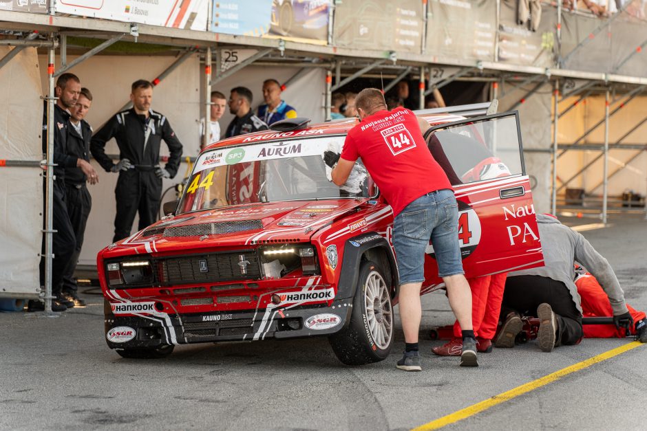 Lieka vos keli ratai iki „Aurum 1006 km lenktynių“ finišo!