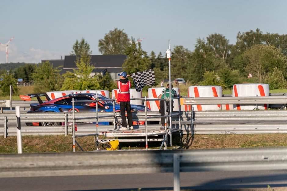 „Aurum 1006 km lenktynių“ jubiliejus pažymėtas dramatiškomis avarijomis ir rekordu