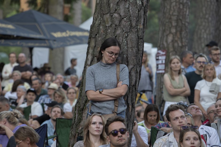 „Akacijų alėjoje“ – didelė bardų gerbėjų minia ir duoklė poeto S. Gedos kūrybai