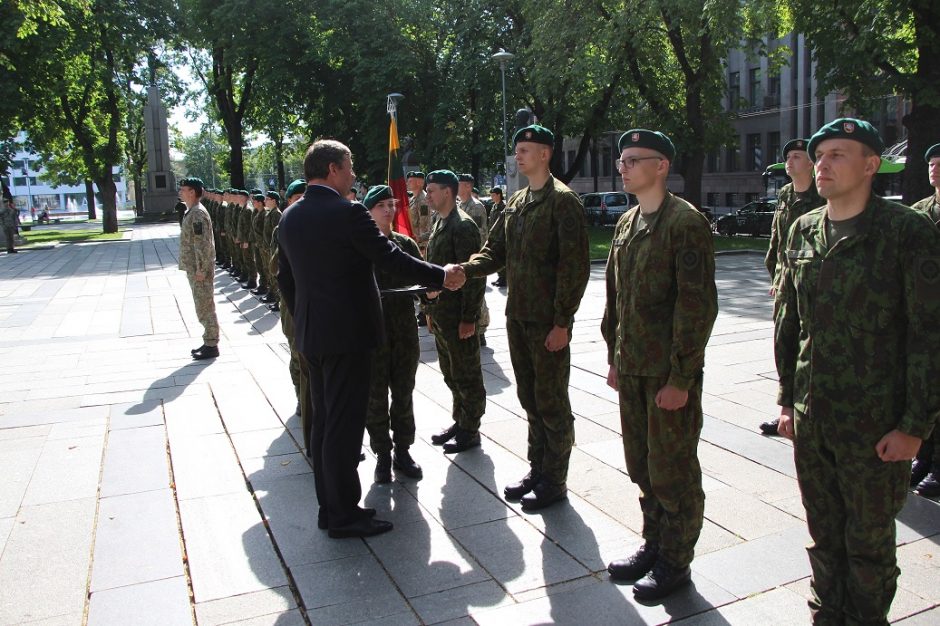 Jaunesniųjų karininkų vadų mokymus baigė 74 aukštųjų mokyklų studentai