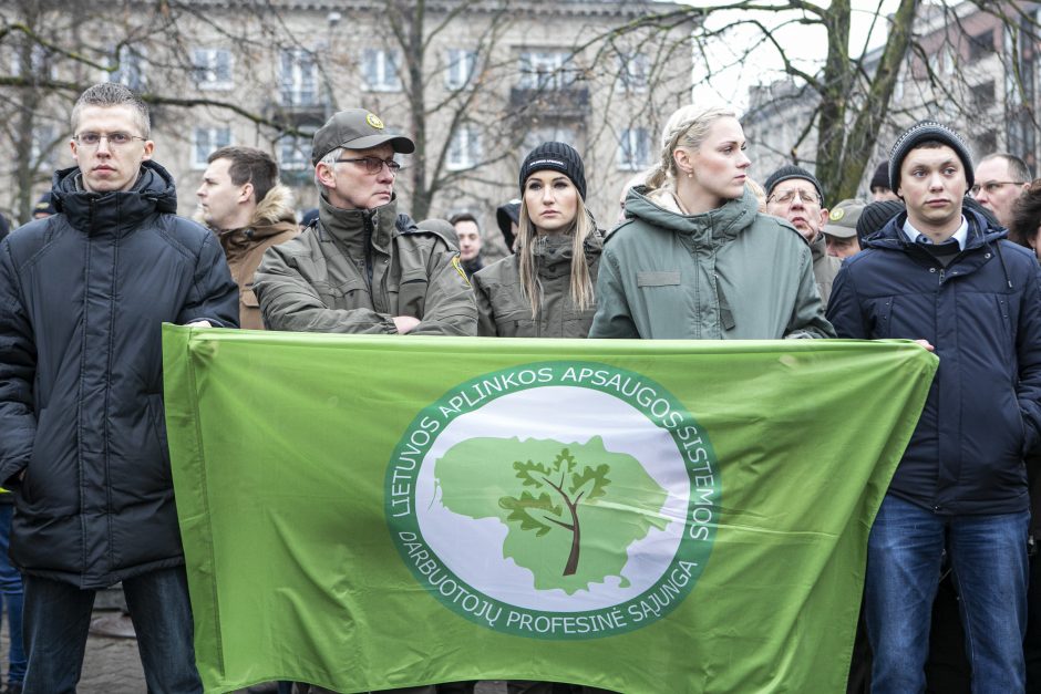 Ugniagesiai didesnių pinigų negavo: žada rengti protestus kas savaitę