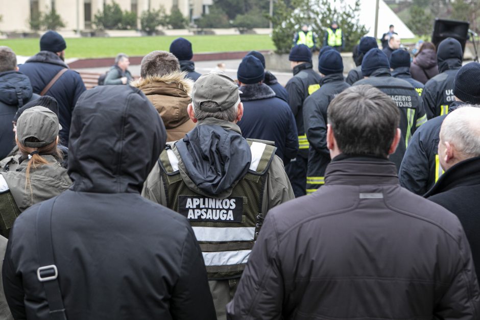 Ugniagesiai didesnių pinigų negavo: žada rengti protestus kas savaitę